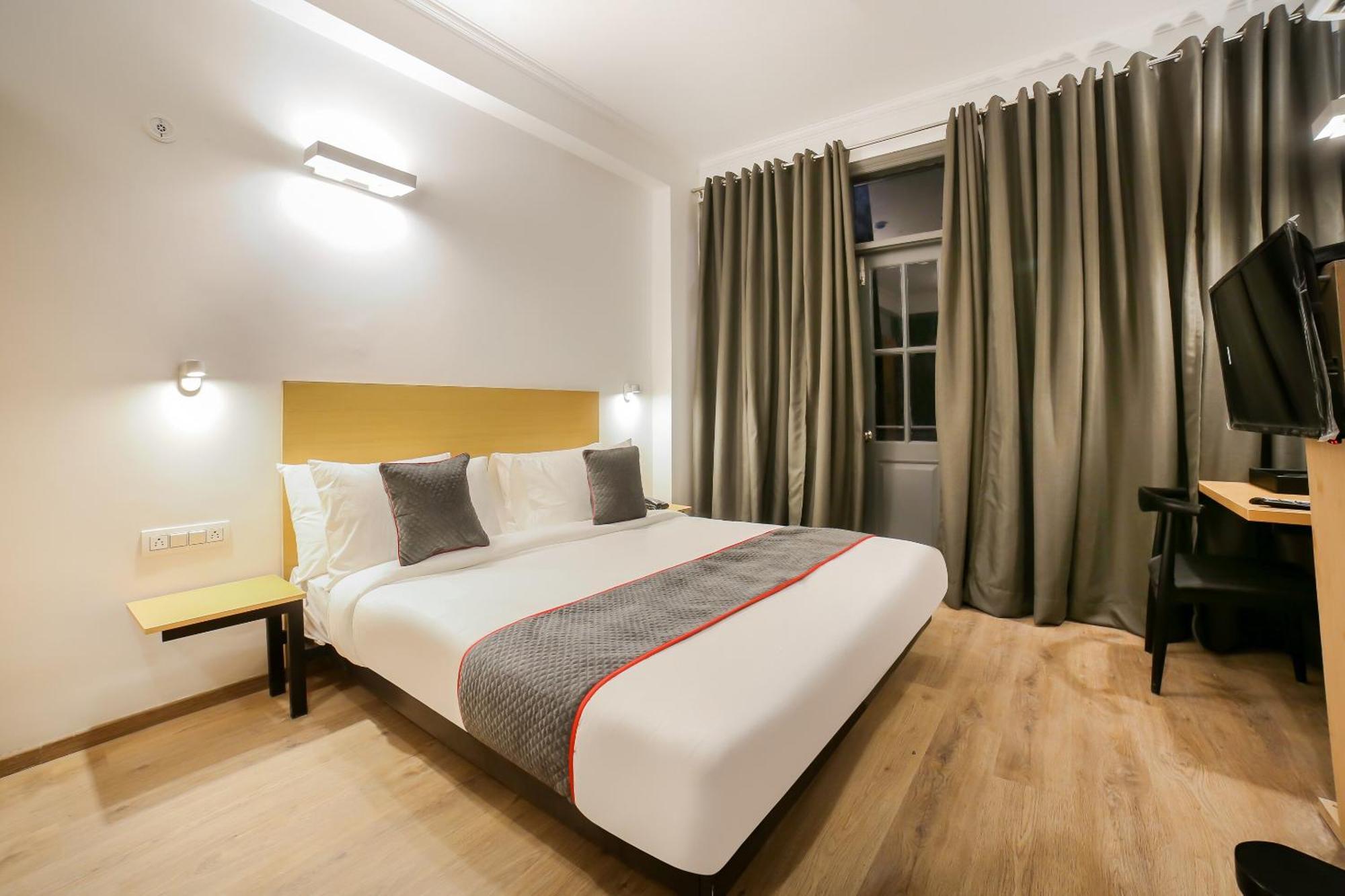 Townhouse 330 Dlf Phase-2 Near Leisure Valley Park Гургаон Экстерьер фото