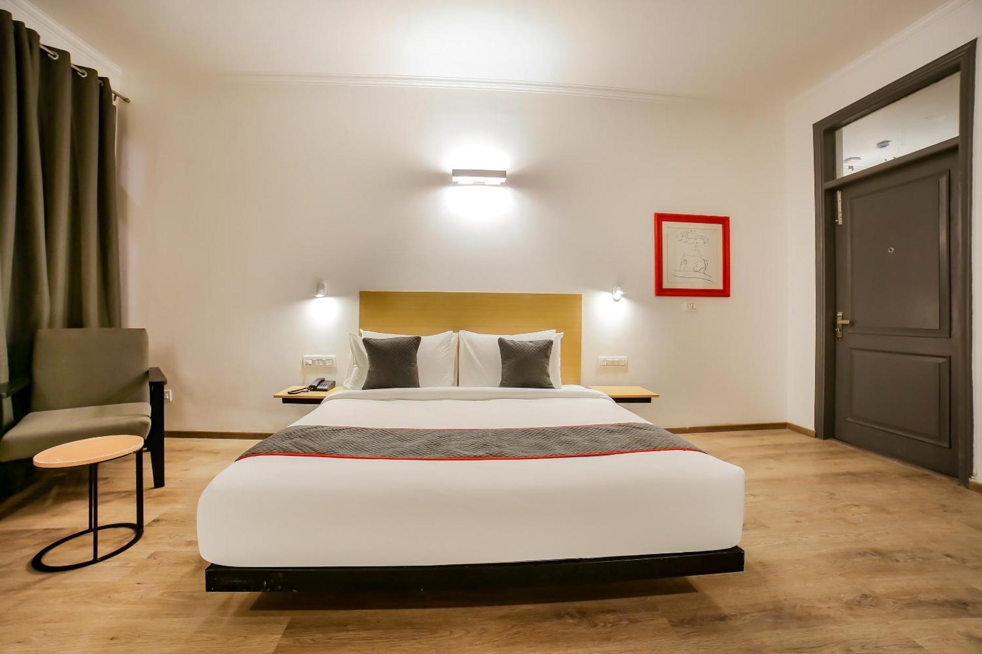 Townhouse 330 Dlf Phase-2 Near Leisure Valley Park Гургаон Экстерьер фото