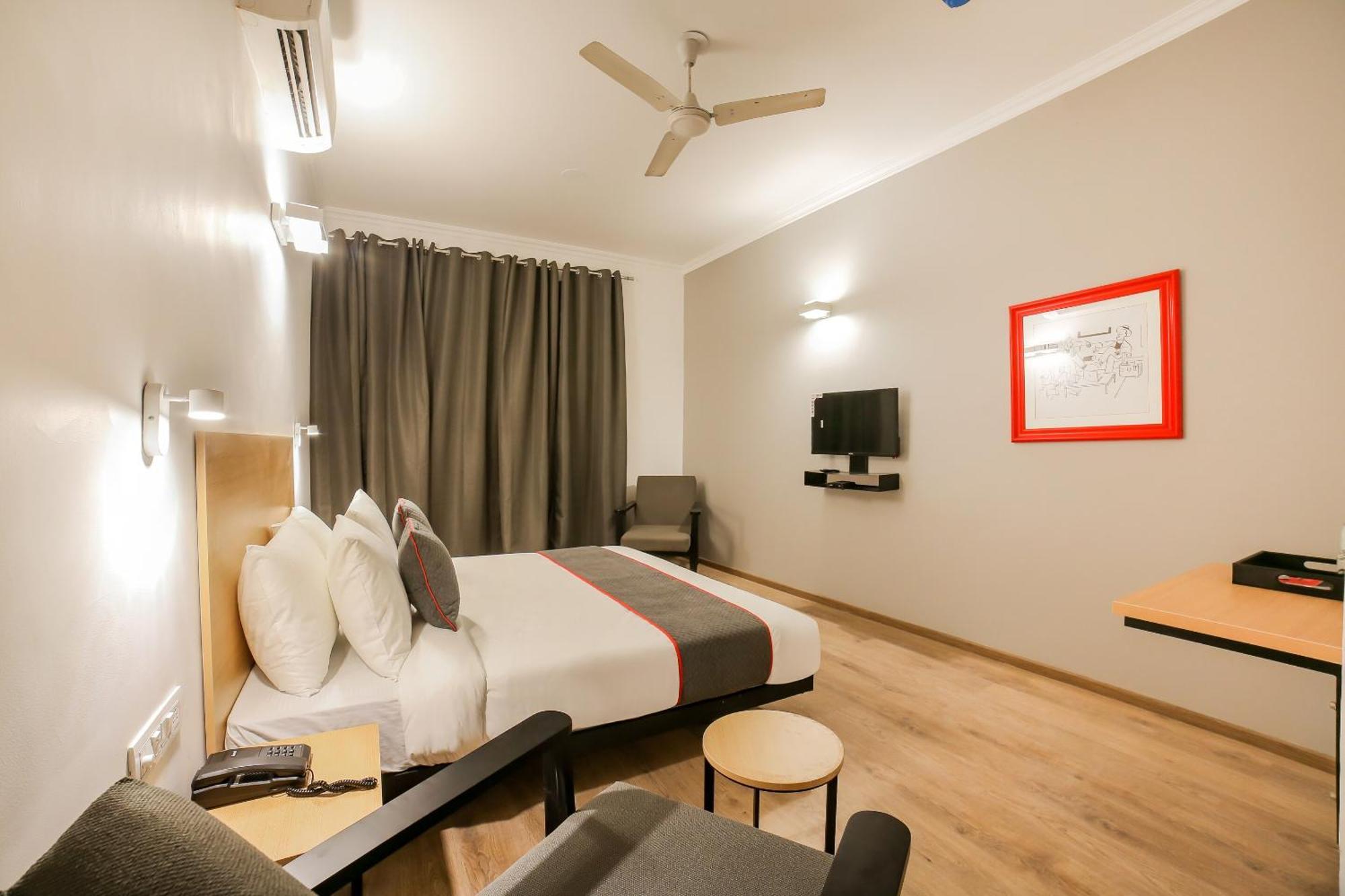 Townhouse 330 Dlf Phase-2 Near Leisure Valley Park Гургаон Экстерьер фото