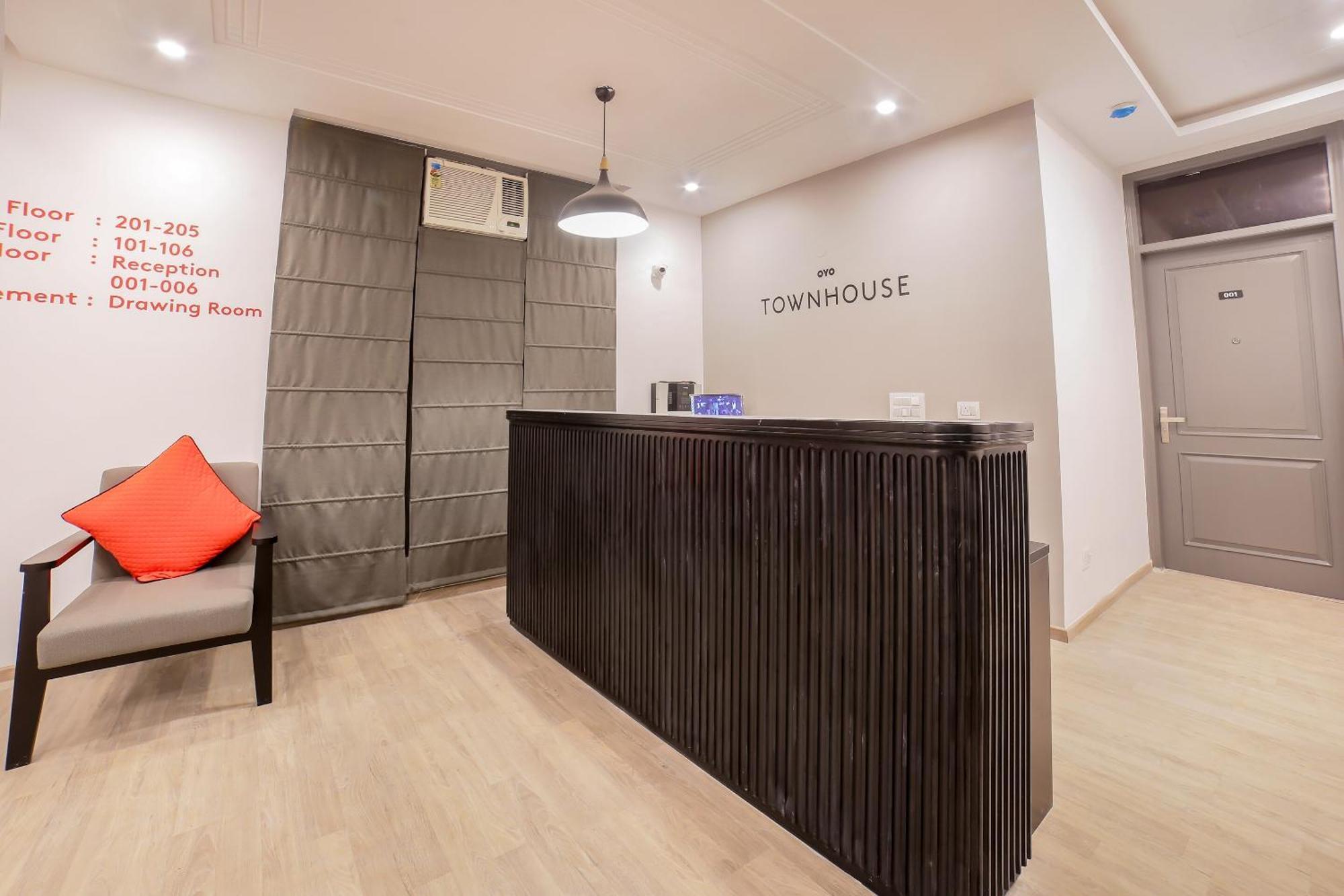 Townhouse 330 Dlf Phase-2 Near Leisure Valley Park Гургаон Экстерьер фото