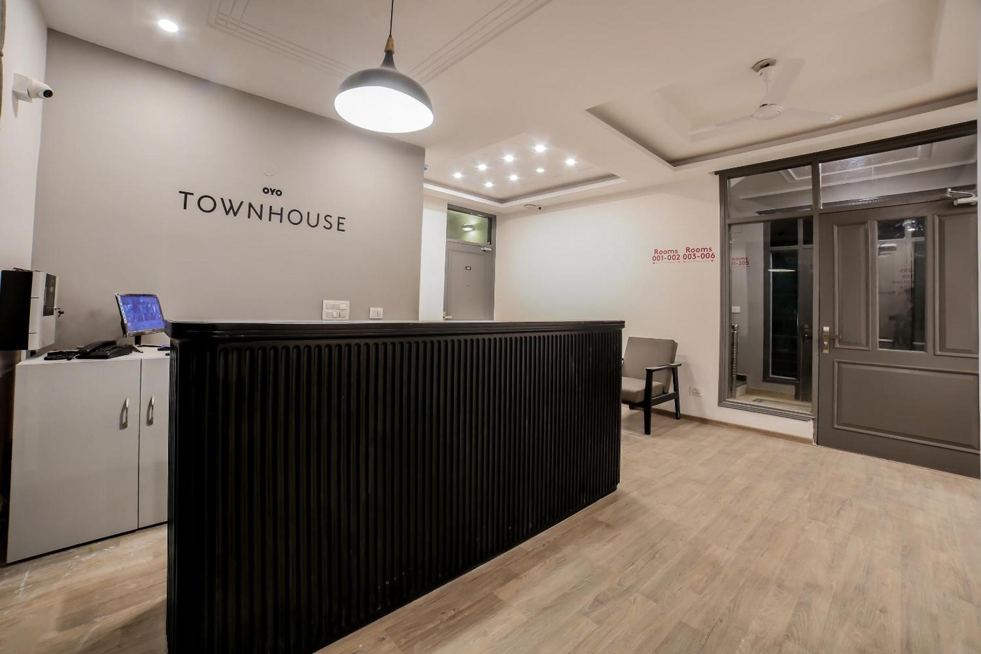 Townhouse 330 Dlf Phase-2 Near Leisure Valley Park Гургаон Экстерьер фото